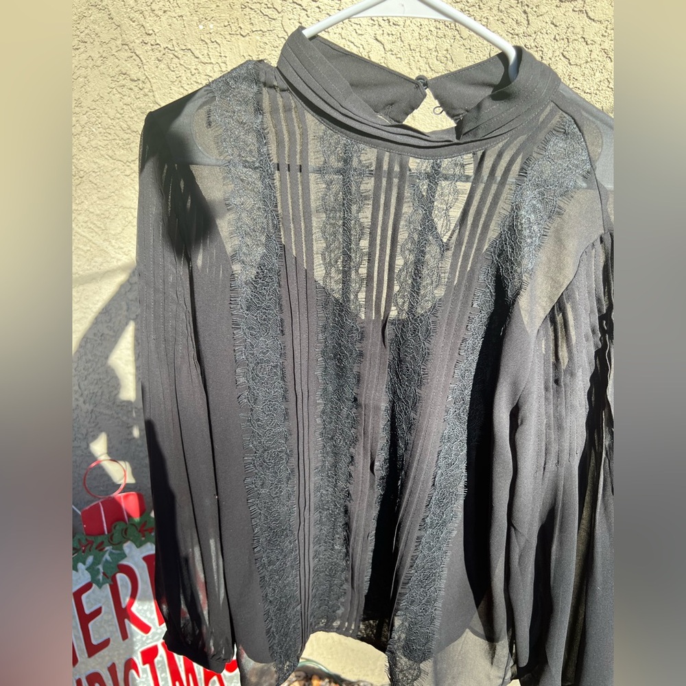 Pretty black lace Banana Republic blouse with cami size M